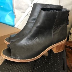 Ecote Open-Toed Booties